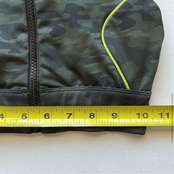 Good American Camo Sports Bra - Picture 6 of 9